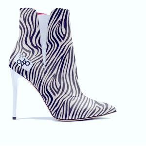 All sizes my shoes are handmade in Italy.Genuine leather. One of a kind